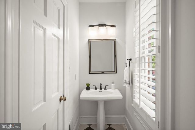 1620 FOXHALL RD NW, Washington, DC 20007