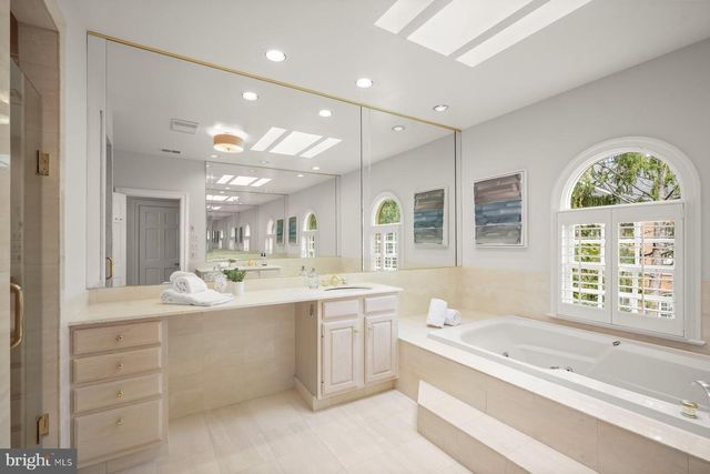 1620 FOXHALL RD NW, Washington, DC 20007