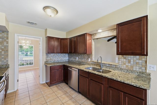 418 CRESTWIND DR, Windcrest, TX 78239