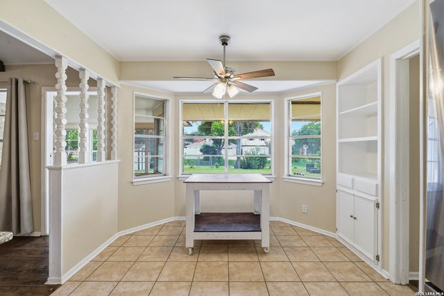 418 CRESTWIND DR, Windcrest, TX 78239