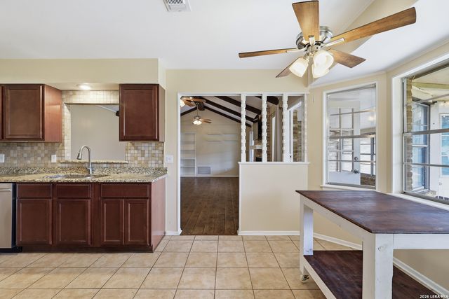 418 CRESTWIND DR, Windcrest, TX 78239