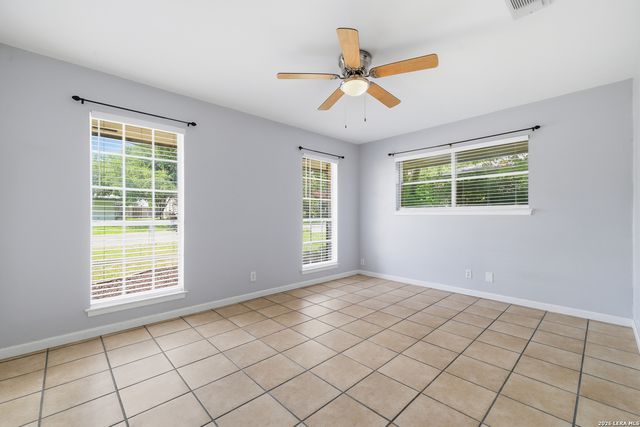 418 CRESTWIND DR, Windcrest, TX 78239