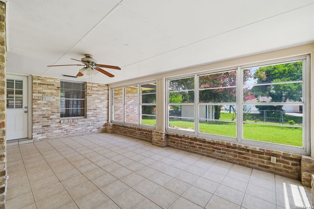 418 CRESTWIND DR, Windcrest, TX 78239