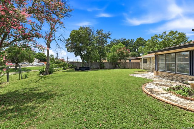 418 CRESTWIND DR, Windcrest, TX 78239