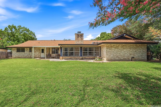 418 CRESTWIND DR, Windcrest, TX 78239