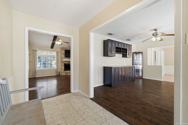 418 CRESTWIND DR, Windcrest, TX 78239
