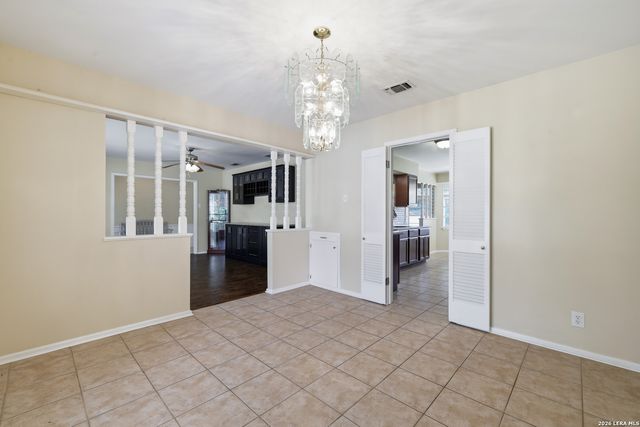 418 CRESTWIND DR, Windcrest, TX 78239