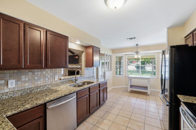 418 CRESTWIND DR, Windcrest, TX 78239
