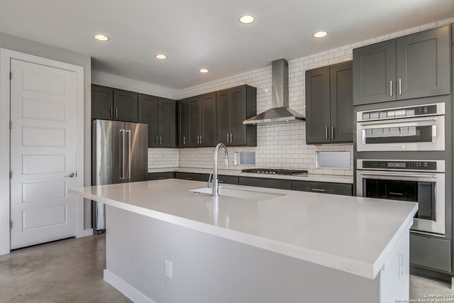 448 E OLMOS DR, San Antonio, TX 78212