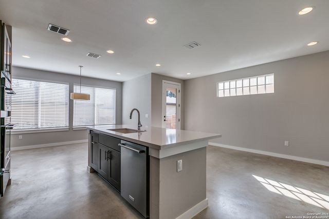 448 E OLMOS DR, San Antonio, TX 78212