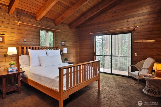 6991 High Meadow Drive, Clinton, WA 98236