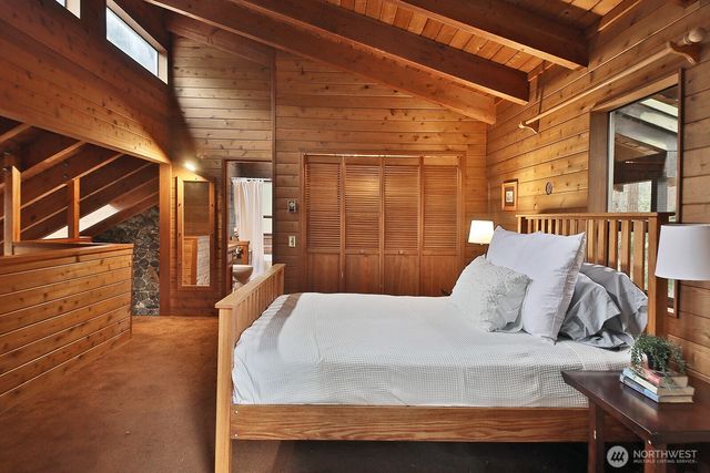 6991 High Meadow Drive, Clinton, WA 98236