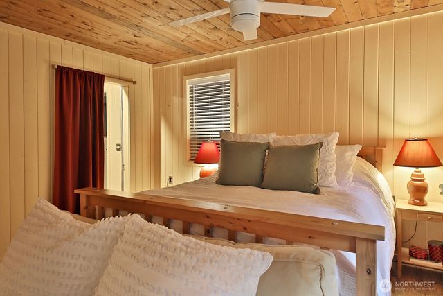 6991 High Meadow Drive, Clinton, WA 98236