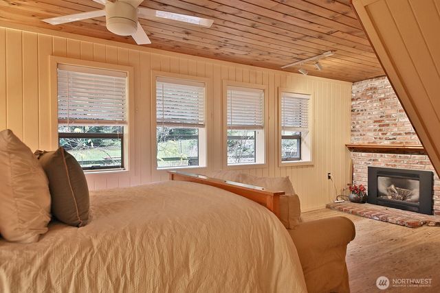 6991 High Meadow Drive, Clinton, WA 98236