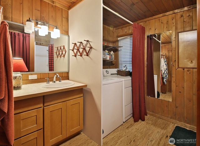 6991 High Meadow Drive, Clinton, WA 98236