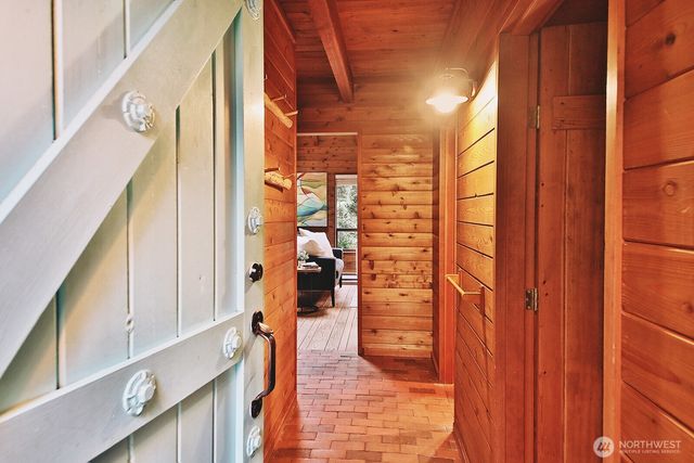 6991 High Meadow Drive, Clinton, WA 98236