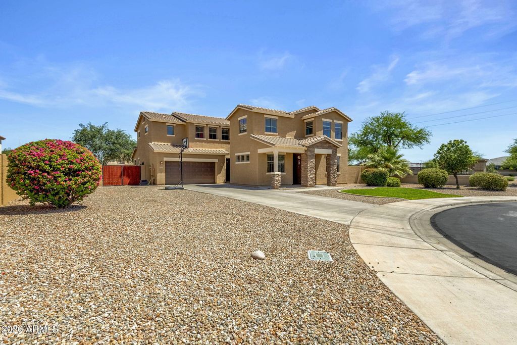 Image 2 of property listing at 21592 E ROUNDUP Court, Queen Creek, AZ 85142