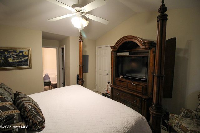 2412 King Richard Court E, Greenville, NC 27858