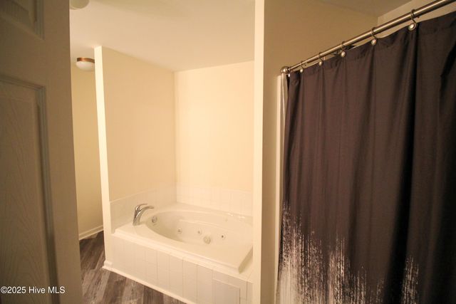 2412 King Richard Court E, Greenville, NC 27858