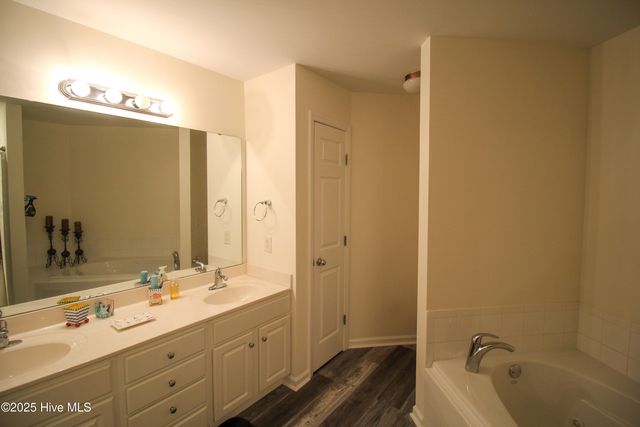 2412 King Richard Court E, Greenville, NC 27858