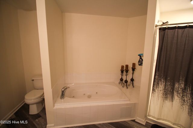 2412 King Richard Court E, Greenville, NC 27858