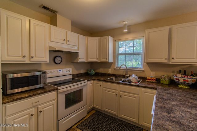2412 King Richard Court E, Greenville, NC 27858