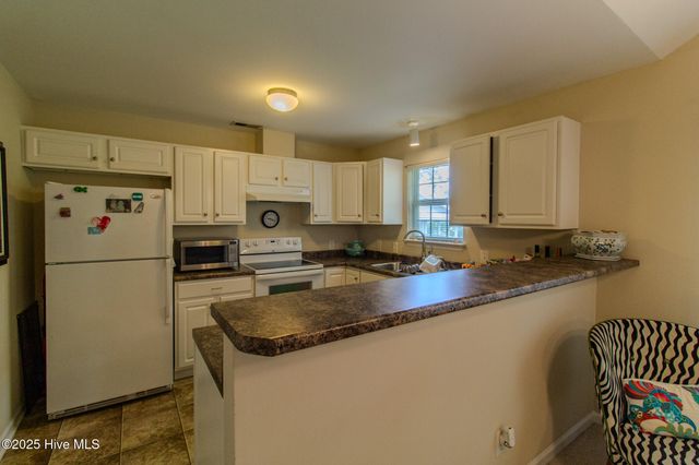 2412 King Richard Court E, Greenville, NC 27858