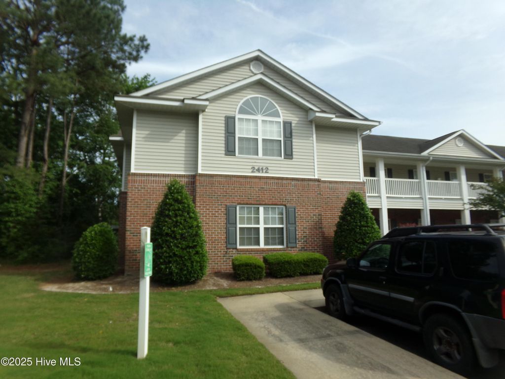 2412 King Richard Court E, Greenville, NC 27858