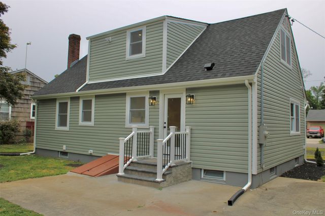137 Merritts Pond Road, Riverhead, NY 11901