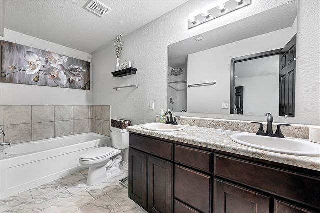 825 NW 67th Avenue, Bentonville, AR 72713