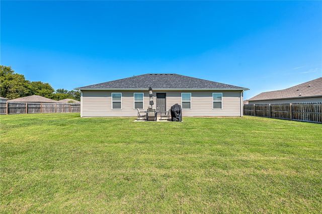 825 NW 67th Avenue, Bentonville, AR 72713