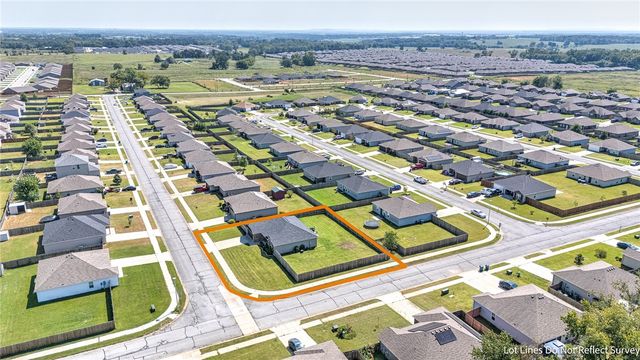 825 NW 67th Avenue, Bentonville, AR 72713