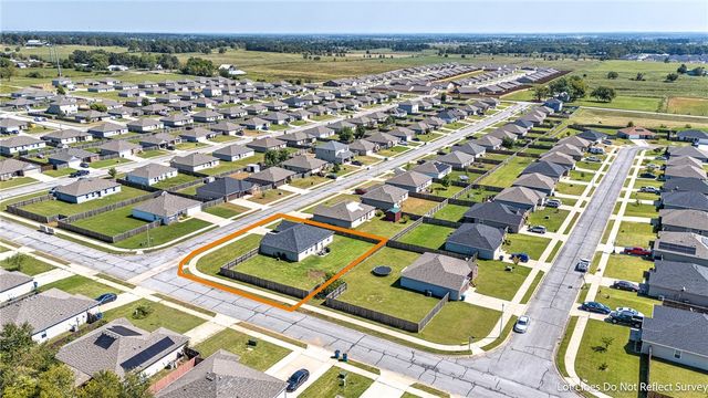 825 NW 67th Avenue, Bentonville, AR 72713