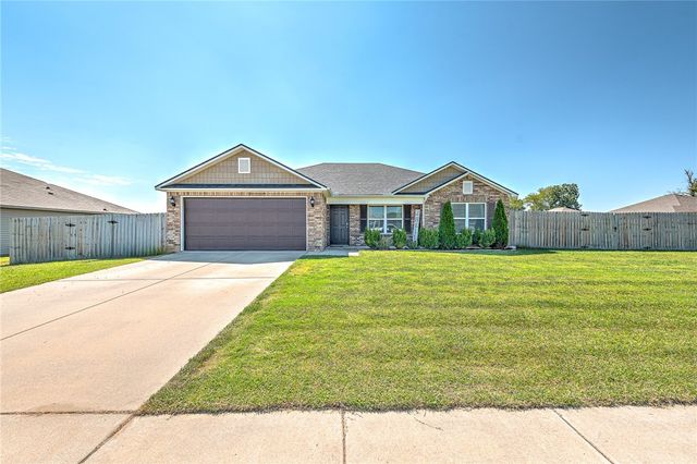 825 NW 67th Avenue, Bentonville, AR 72713