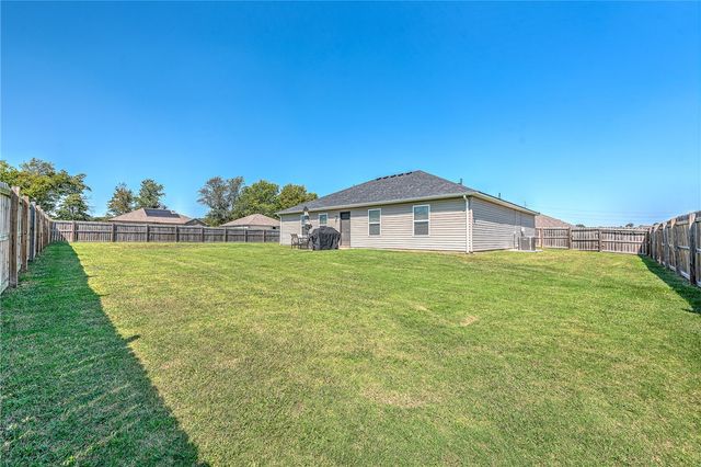 825 NW 67th Avenue, Bentonville, AR 72713