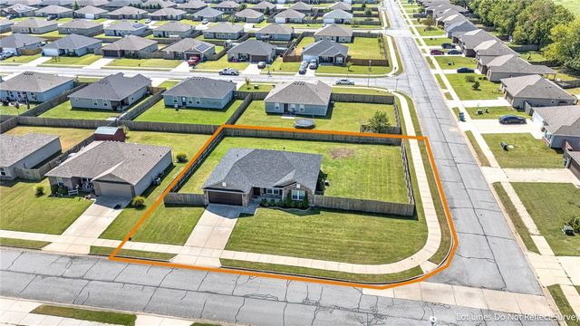 825 NW 67th Avenue, Bentonville, AR 72713