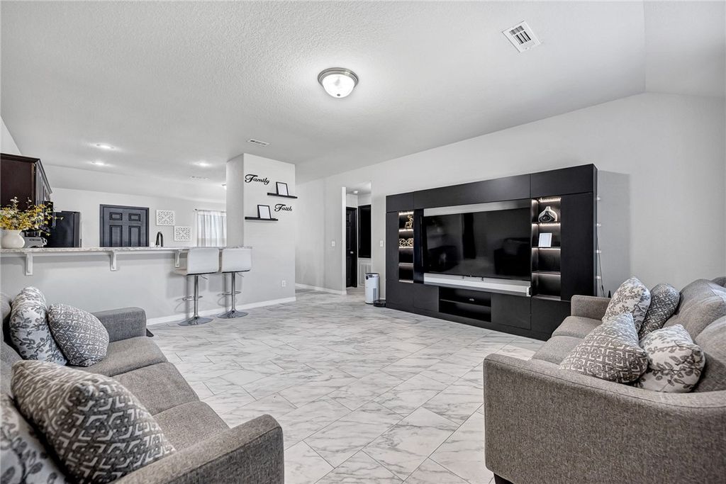 825 NW 67th Avenue, Bentonville, AR 72713