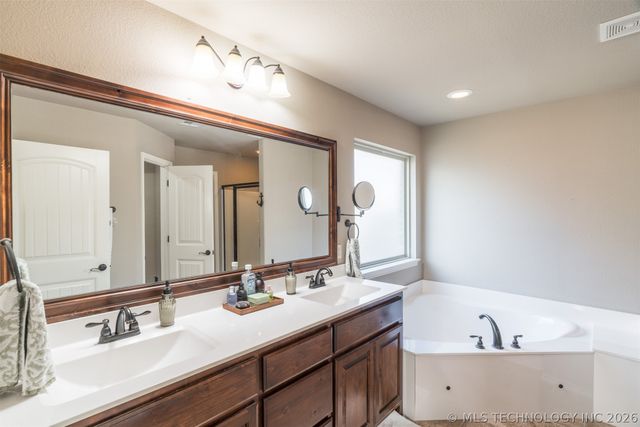 3386 S 208th East Avenue, Broken Arrow, OK 74014