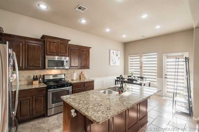 3386 S 208th East Avenue, Broken Arrow, OK 74014