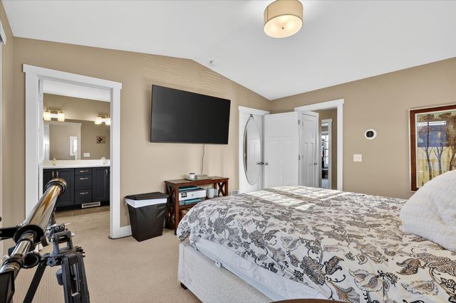 2022 Celadon Drive NE 106, Grand Rapids, MI 49525