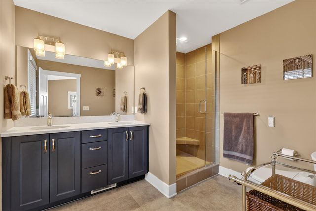 2022 Celadon Drive NE 106, Grand Rapids, MI 49525