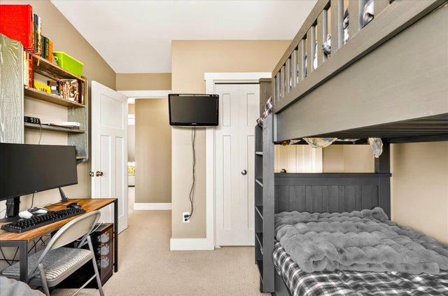 2022 Celadon Drive NE 106, Grand Rapids, MI 49525