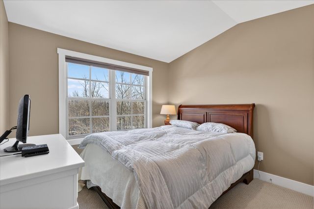 2022 Celadon Drive NE 106, Grand Rapids, MI 49525