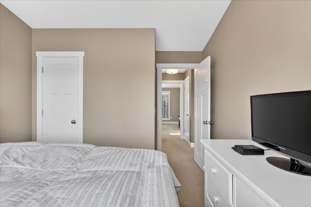 2022 Celadon Drive NE 106, Grand Rapids, MI 49525