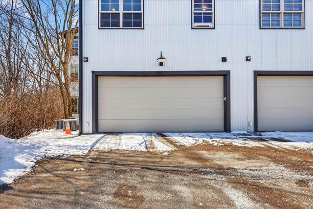 2022 Celadon Drive NE 106, Grand Rapids, MI 49525