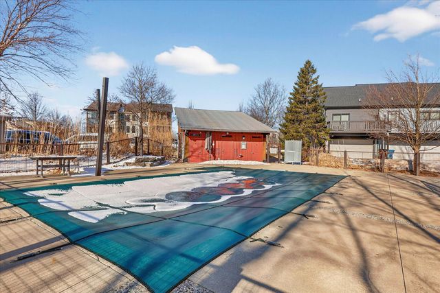 2022 Celadon Drive NE 106, Grand Rapids, MI 49525