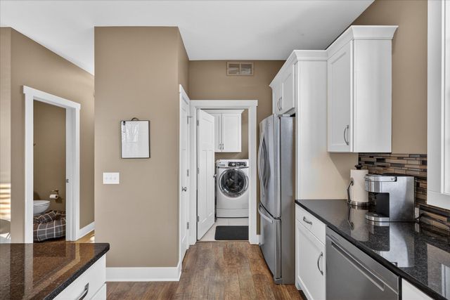 2022 Celadon Drive NE 106, Grand Rapids, MI 49525