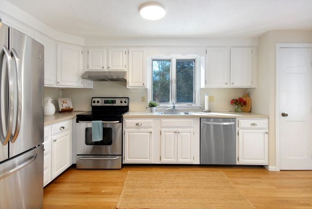 100 Harrington Ave, Concord, MA 01742