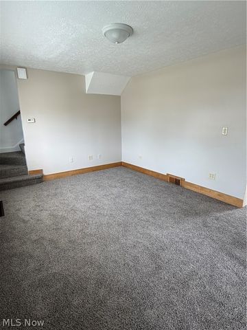 456 W Wilson Street, Struthers, OH 44471