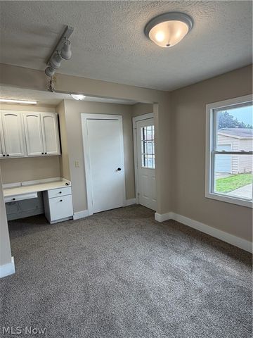 456 W Wilson Street, Struthers, OH 44471